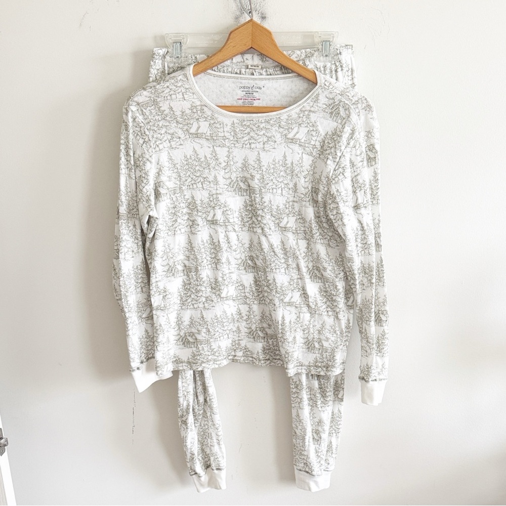 Poppy & clay organic cotton cream & green winter snow pajama set size Medium
